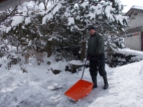 DSCN9903a-r-snowshoveling